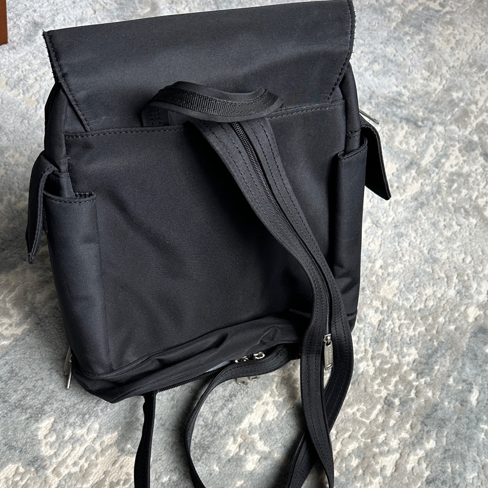Anti-Theft Travel Bag | Crossbody Backpack | RFID Pocket - Picture 6 of 9